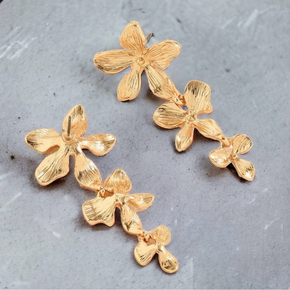 GOLD PLATED TRI-PETAL FLOWER DROP EARRINGS - Picture 2 of 7